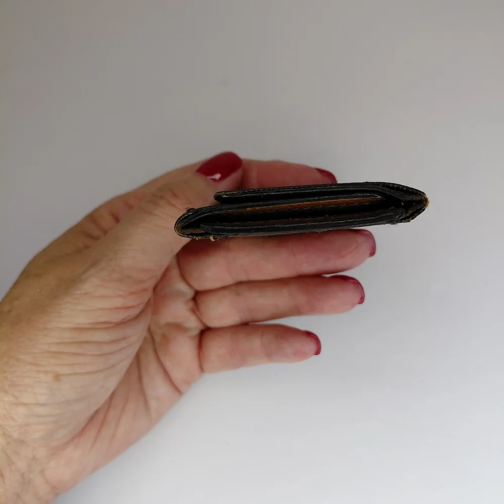 Louis Vuitton 4 Key Holder - Picture 12 of 17